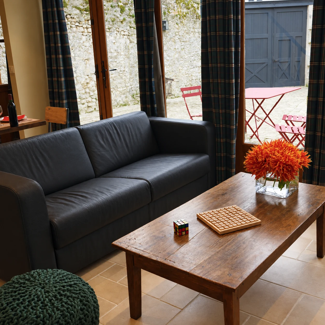 Das Wohnzimmer und Sofa des Fab Duplex
