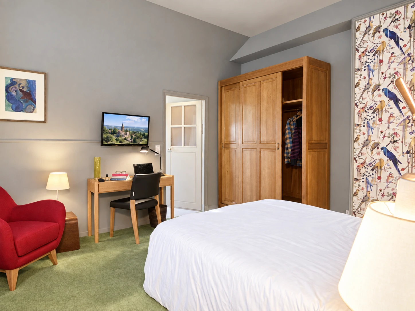 Deluxe Zimmer, Büro und großes Holzkabinett